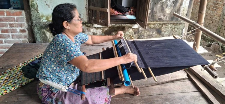 Weaving